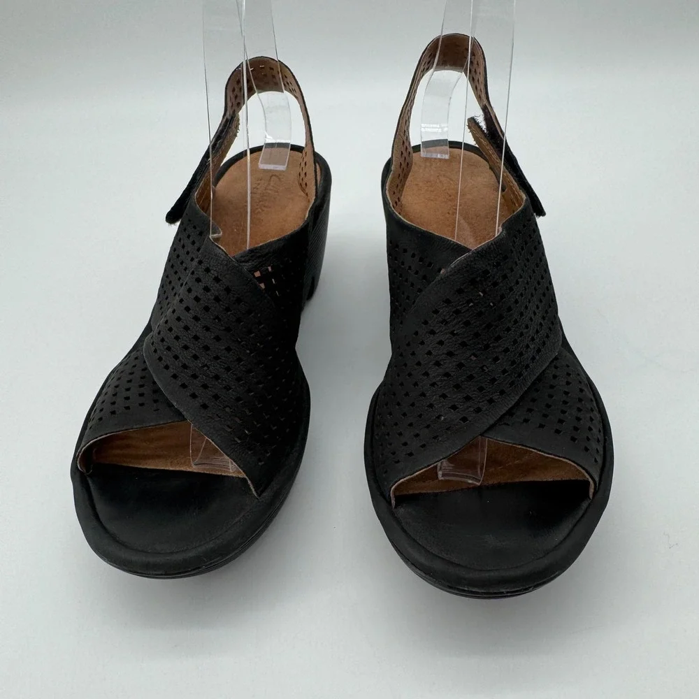 Clarks Artisan Reey Variel Wedge Sandals 7 Leather Perforated Slingback Comfort